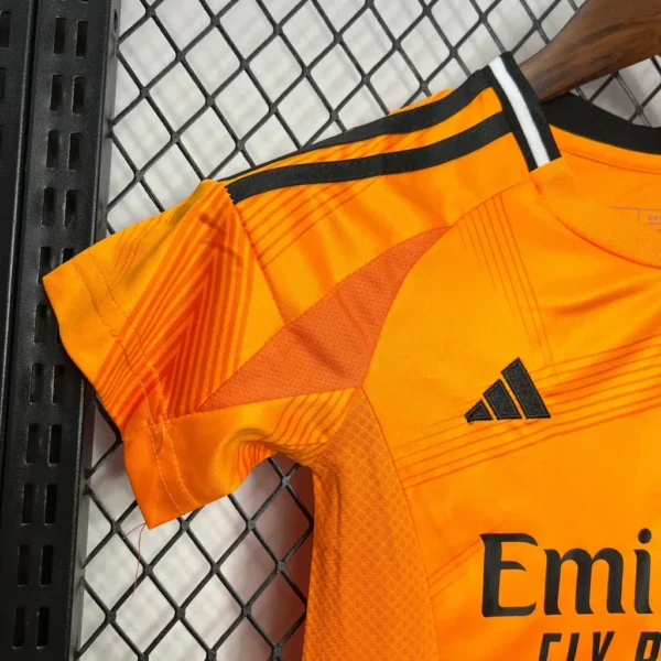 Real Madrid II 24/25 Conjunto Infantil - Imagen 4